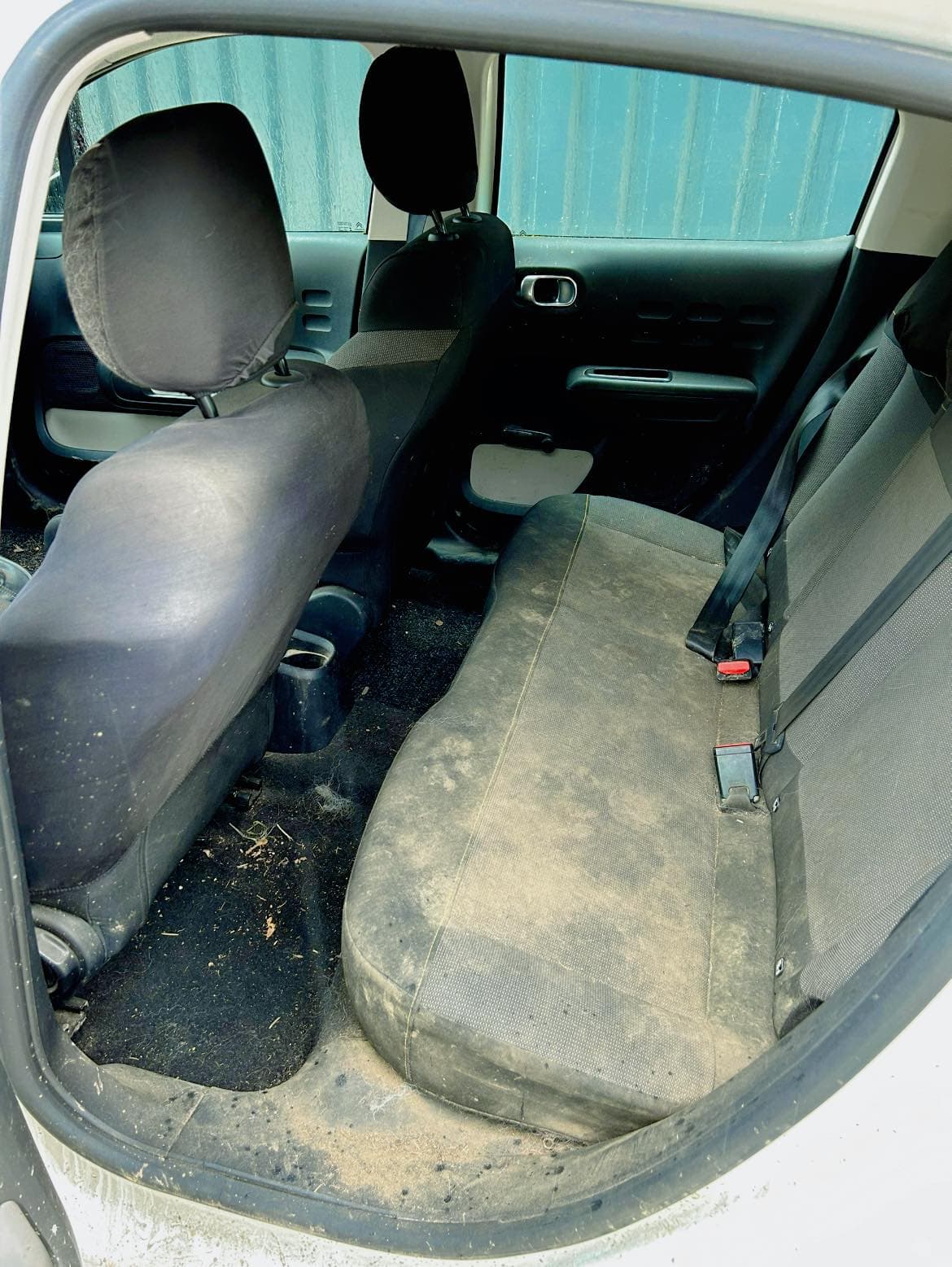 Banquette arrière avant nettoyage