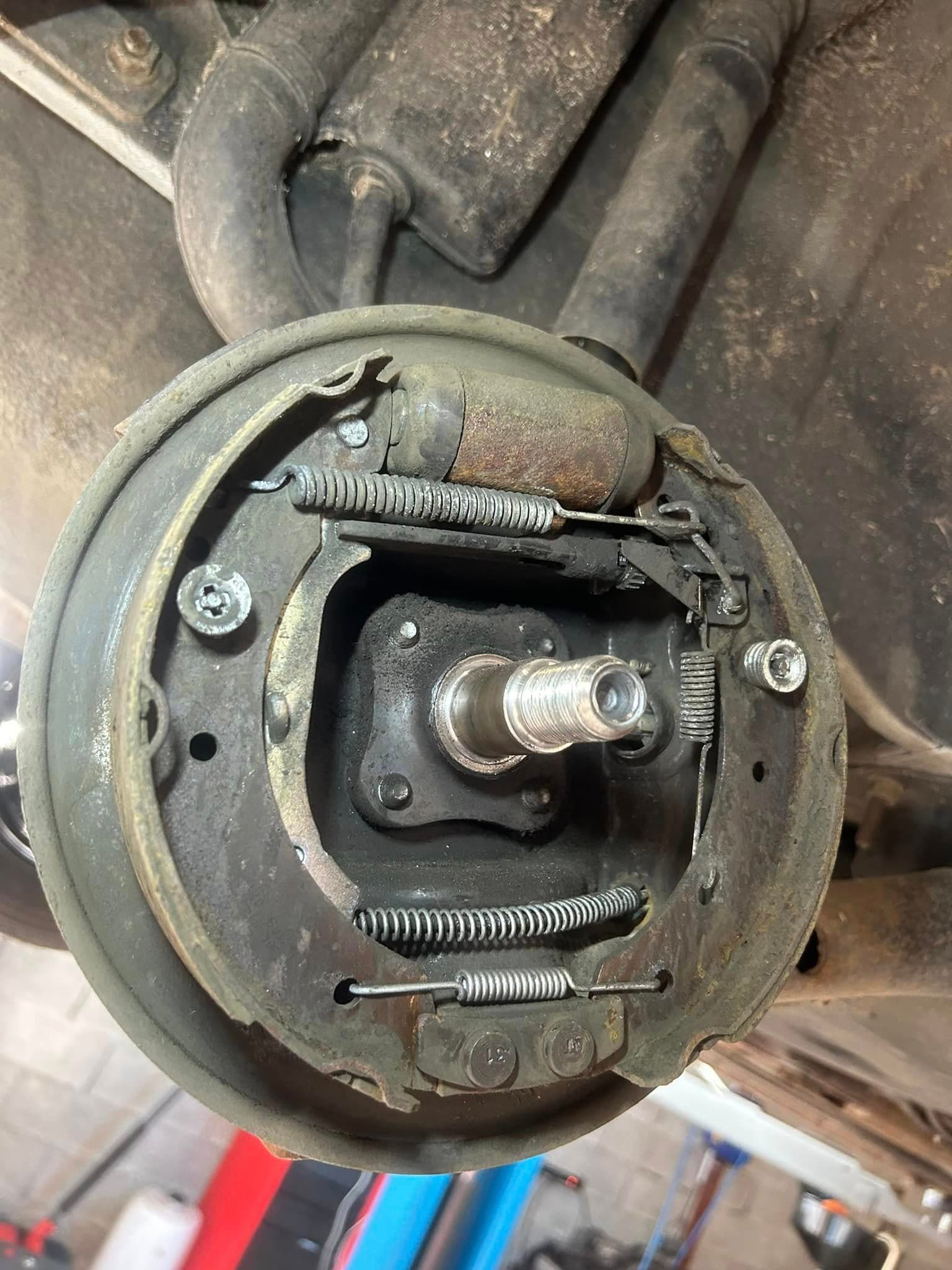 Système de freinage usé avant intervention